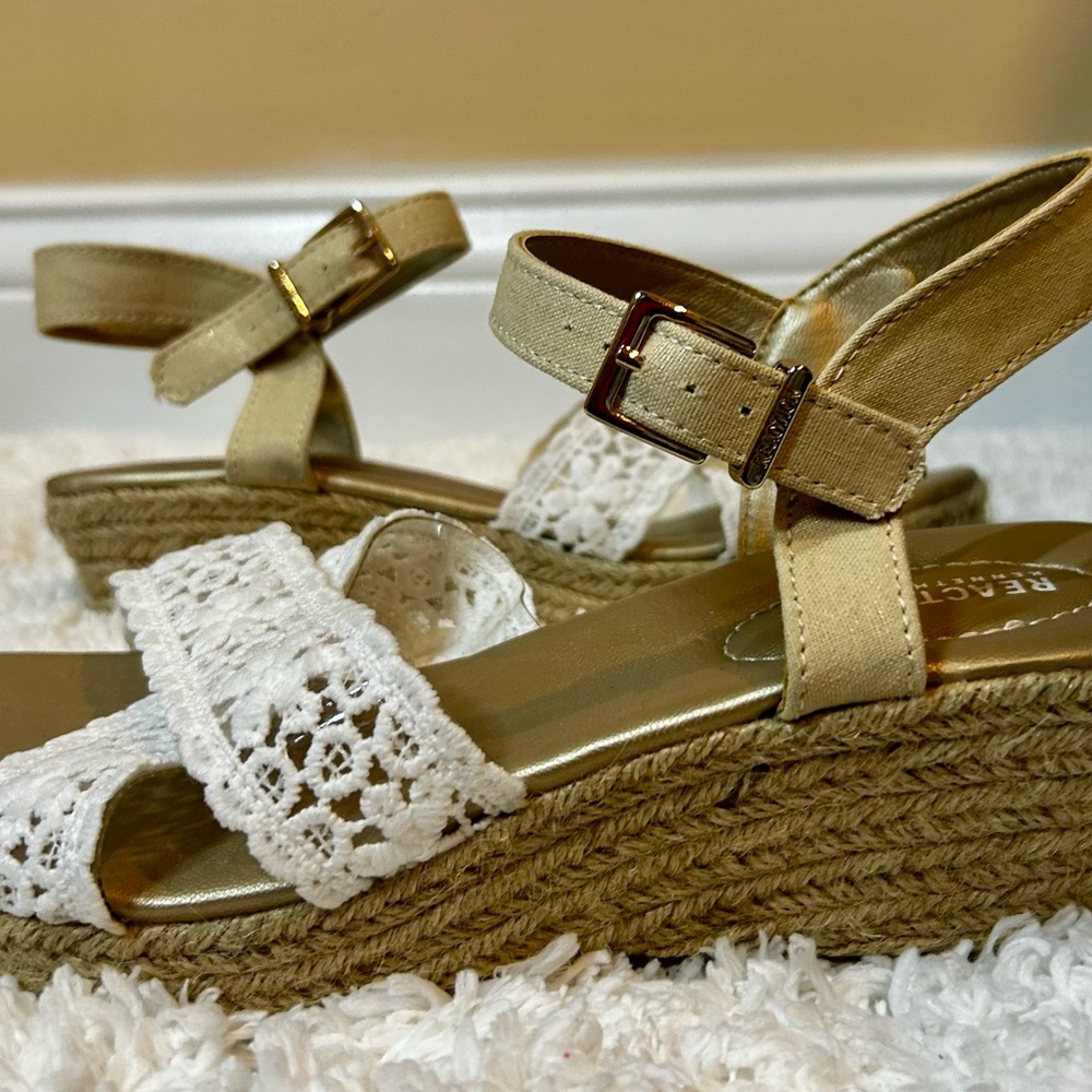 Kenneth Cole Reaction Beige and White Crochet Wedges
